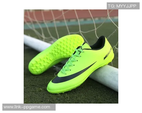 男士足球鞋长钉设计解析提升场地抓地力与运动表现的最佳选择 男士足球鞋长钉设计解析提升场地抓地力与运动表现的最佳选择